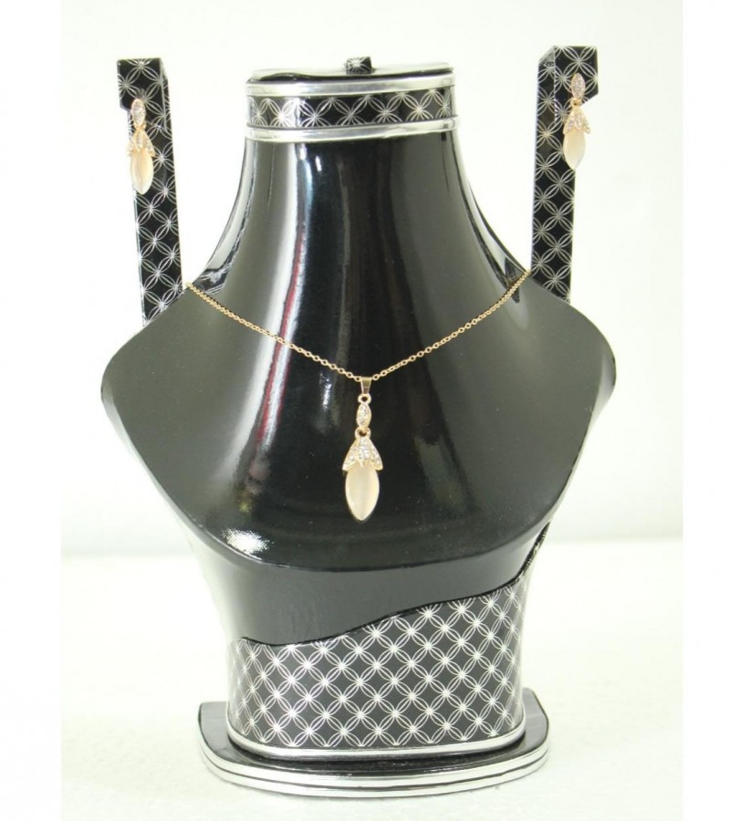 Kun traders Beautiful Necklace Pendant Chain & Ear Tops